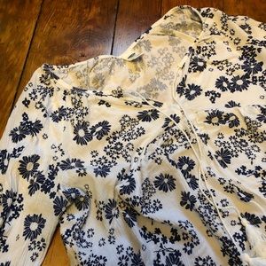 🌺3 FOR 25🌺 Blue and white shirt